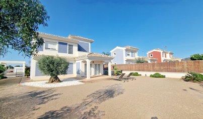 Nybyggnation - Villa -
Purias