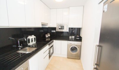 Neue Gebäude - Penthouse -
Res. Las Filipinas