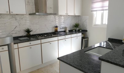 Resale - Villa -
Orihuela Costa - Villamartin Los Dolses