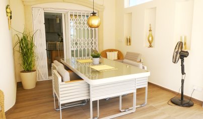 Resale - Villa -
Orihuela Costa - Villamartin Los Dolses