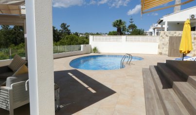 Resale - Villa -
Orihuela Costa - Villamartin Los Dolses