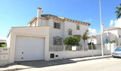 Resale - Villa -
Orihuela Costa - Villamartin Los Dolses