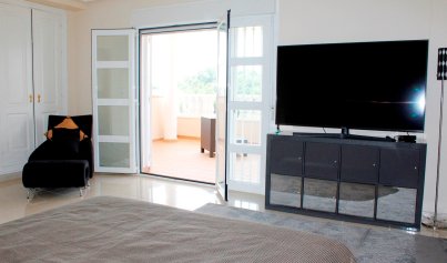 Resale - Villa -
Orihuela Costa - Campoamor Golf