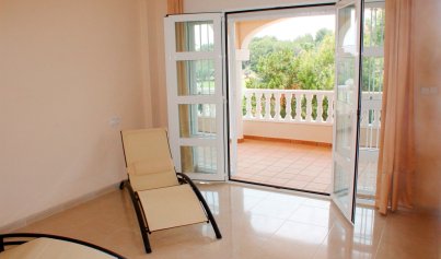 Resale - Villa -
Orihuela Costa - Campoamor Golf