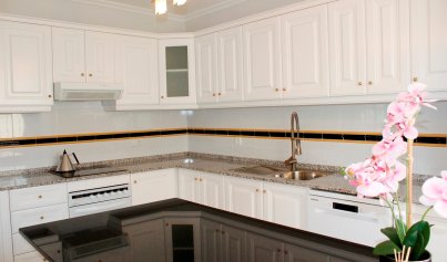 Resale - Villa -
Orihuela Costa - Campoamor Golf