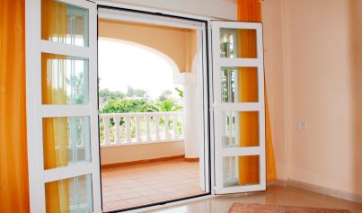 Resale - Villa -
Orihuela Costa - Campoamor Golf