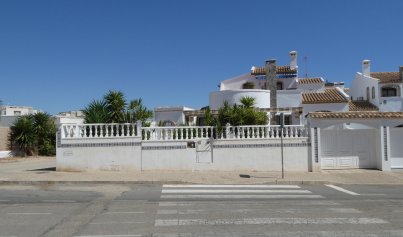 Resale - Villa -
Orihuela Costa - Los Dolses