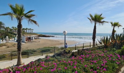 Resale - Villa -
Orihuela Costa - Los Dolses