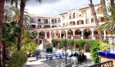 Resale - Villa -
Orihuela Costa - Villamartin Los Dolses