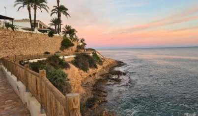 Resale - Villa -
Orihuela Costa - Campoamor Golf