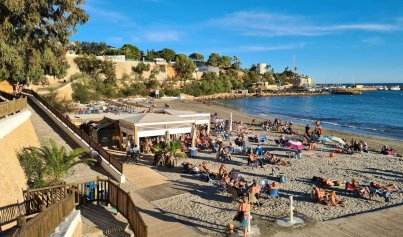 Resale - Villa -
Orihuela Costa - Campoamor Golf