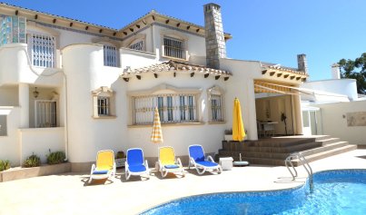 Resale - Villa -
Orihuela Costa - Villamartin Los Dolses
