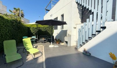 Resale - Villa -
Orihuela Costa - Villamartín