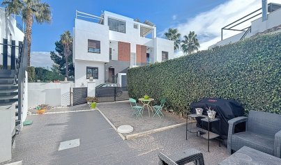 Resale - Villa -
Orihuela Costa - Villamartín